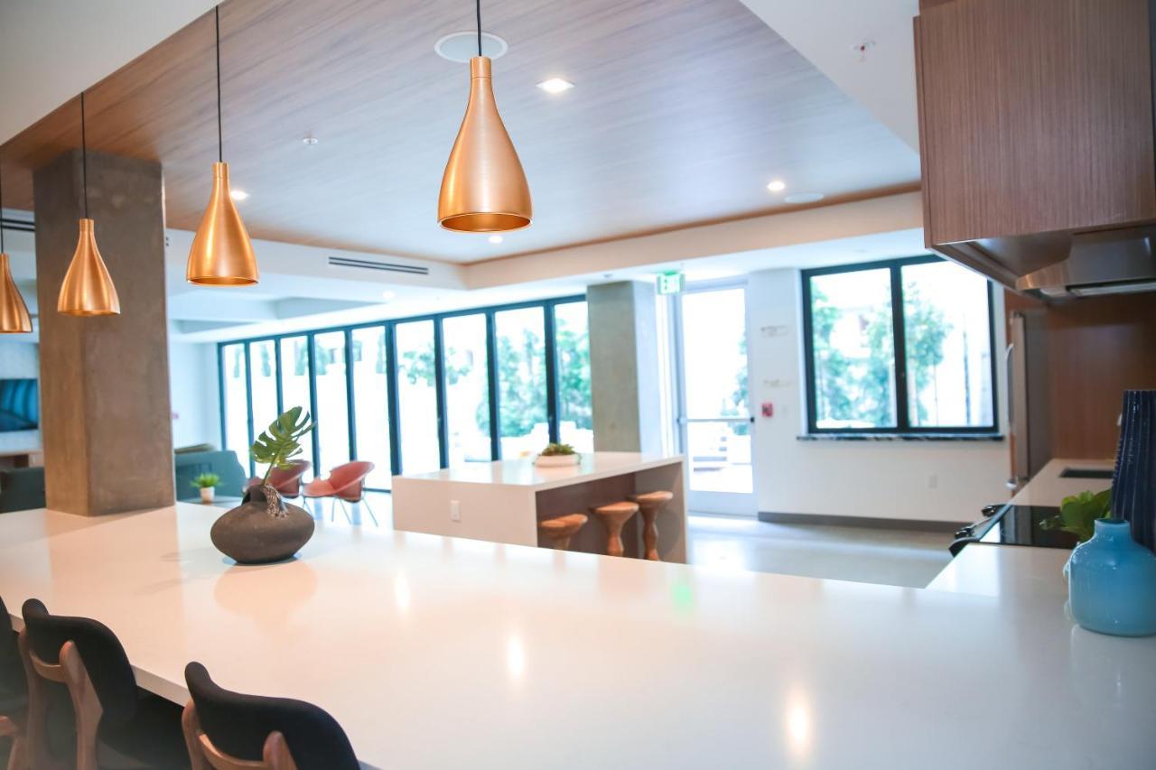 Fully Furnished Suites Near Little Tokyo Appart hôtel